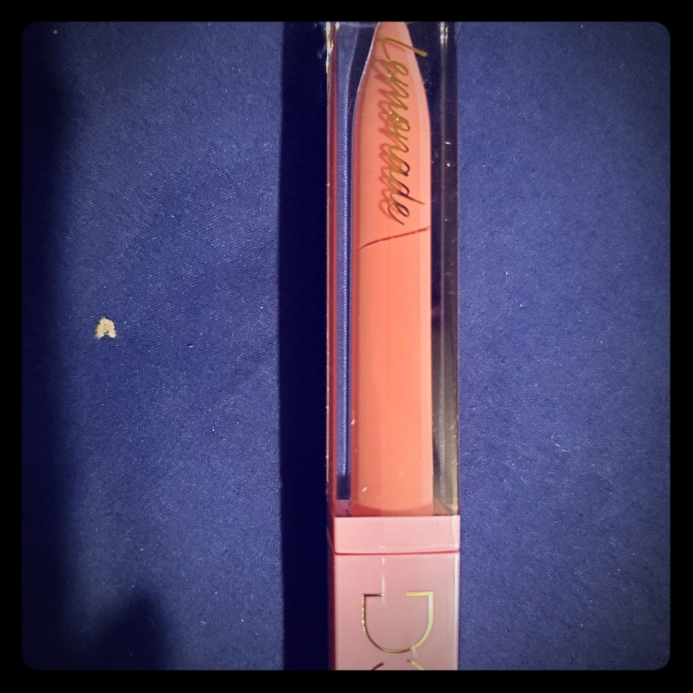 DC lipgloss